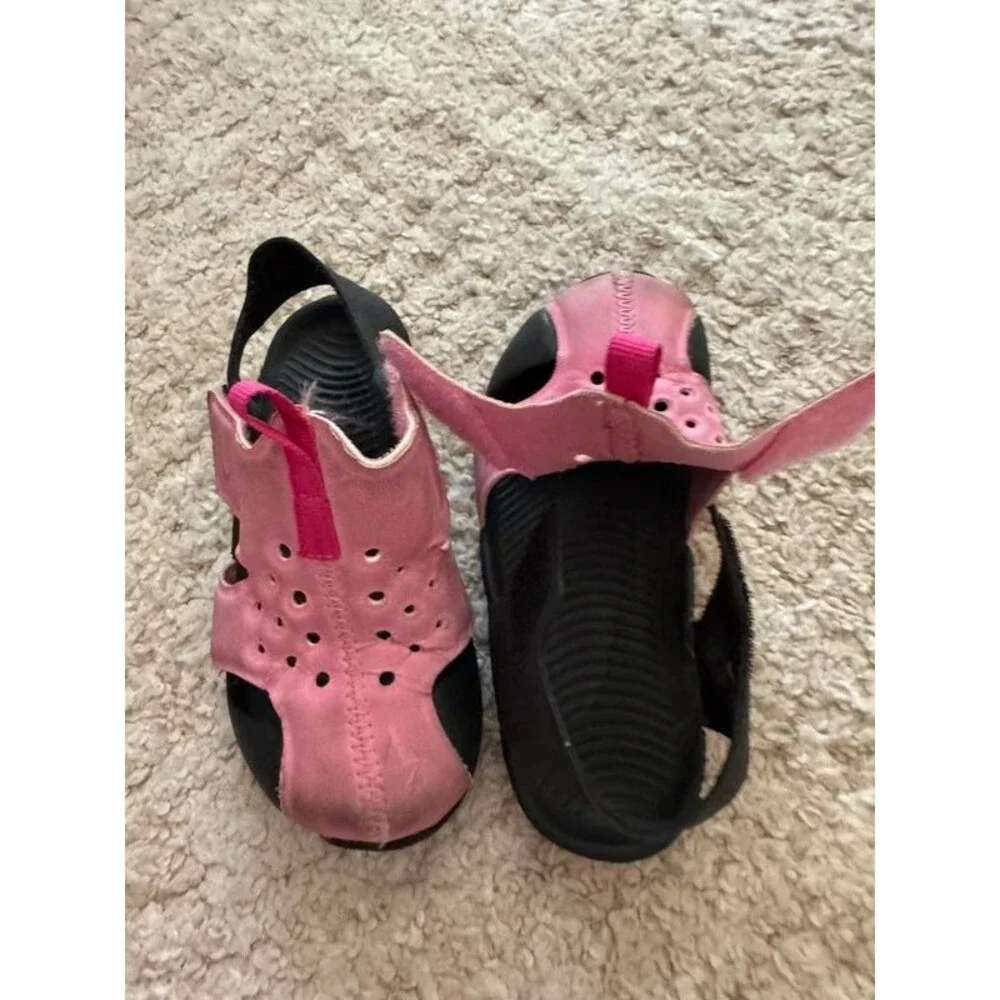 Nike pink Sunray Protect 2 kids sandals - size 9 toddler